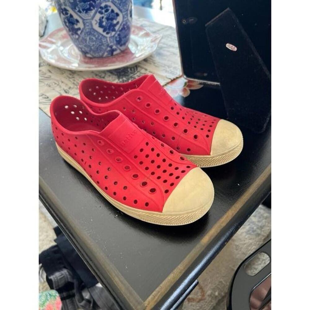 Native red shoes size junior 3